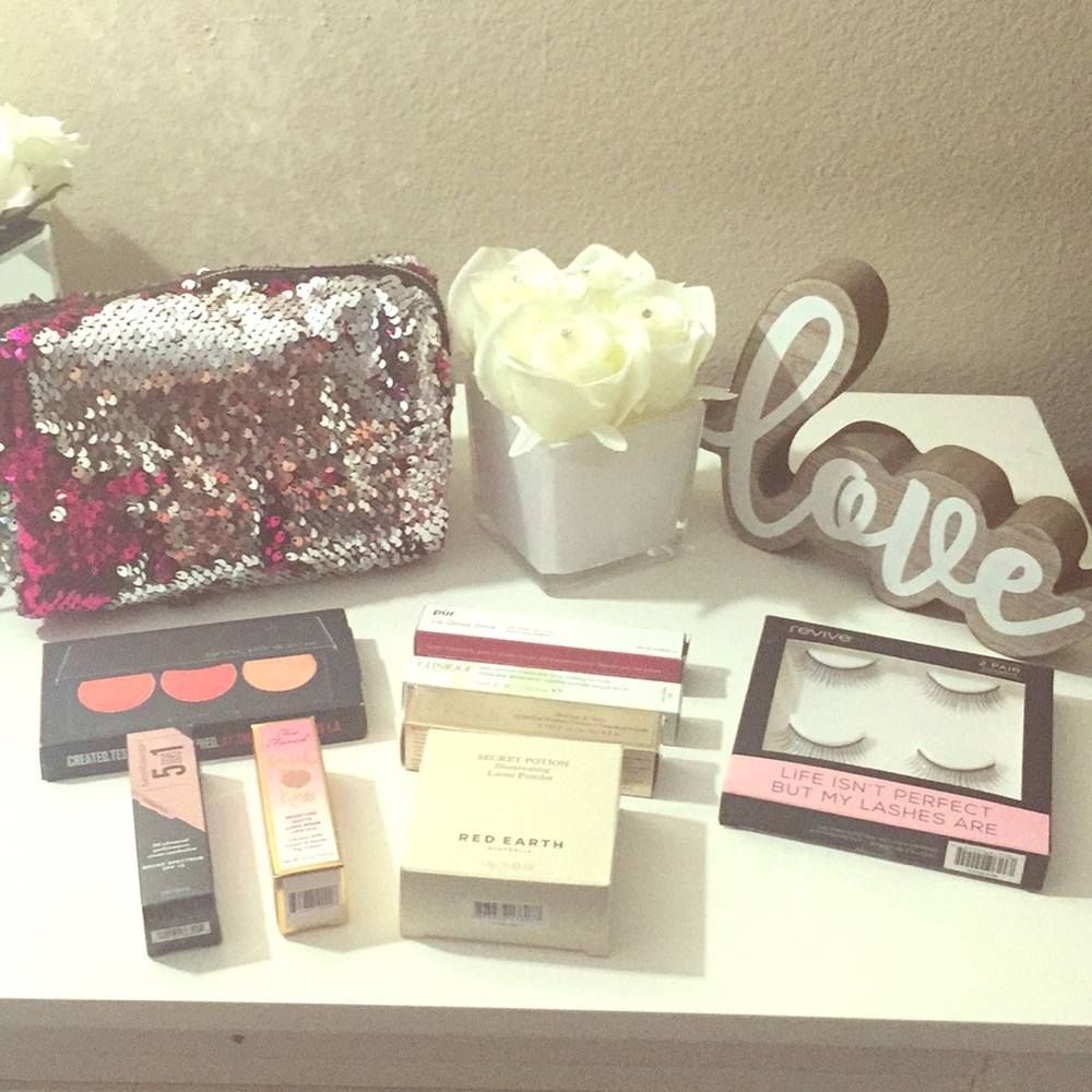 💜💋❤️MAKEUP BUNDLE!! RETAIL $195